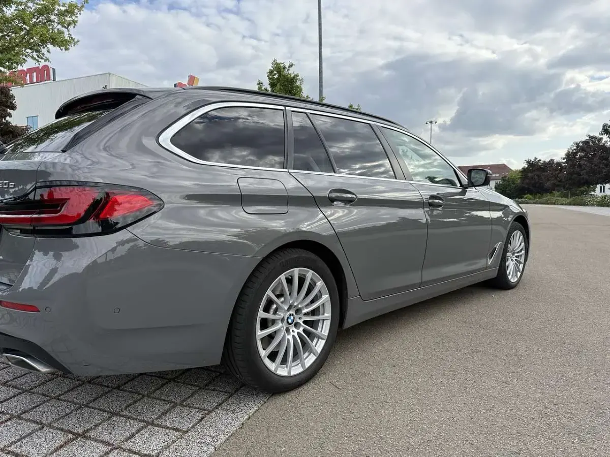 Gebraucht BMW 530e 292 PS (214 kW) 2021 Grau Kombi