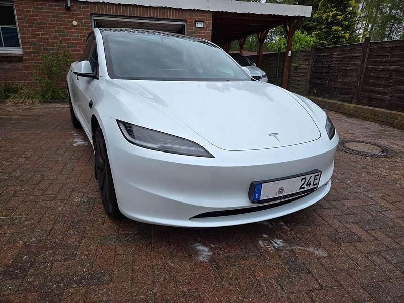 Gebraucht Tesla Model 3 Standard Range 208 kW (283 PS) 2024 Weiß Limousine