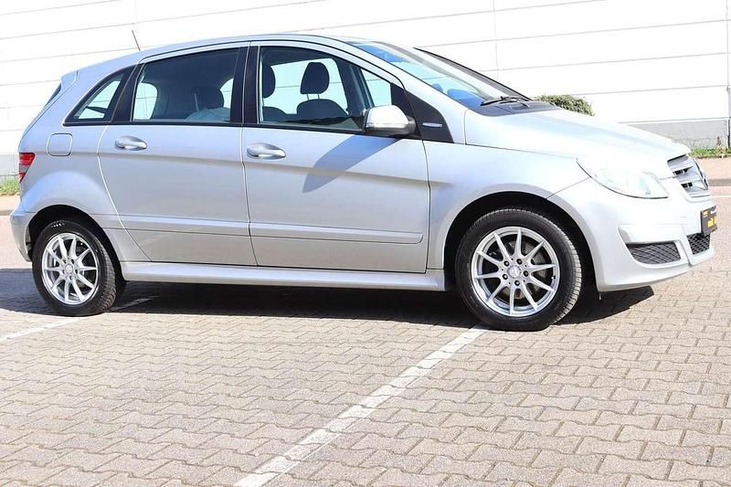 Gebraucht Mercedes B180 116 PS (85 kW) 2011 Polarsilber  metalliclack Van / Kleinbus