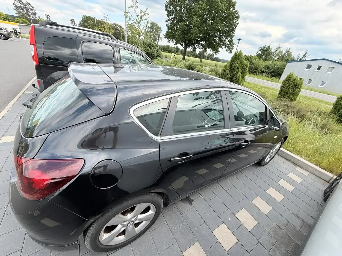 Gebraucht Opel Astra 180 PS (132 kW) 2010 Schwarz Kombi