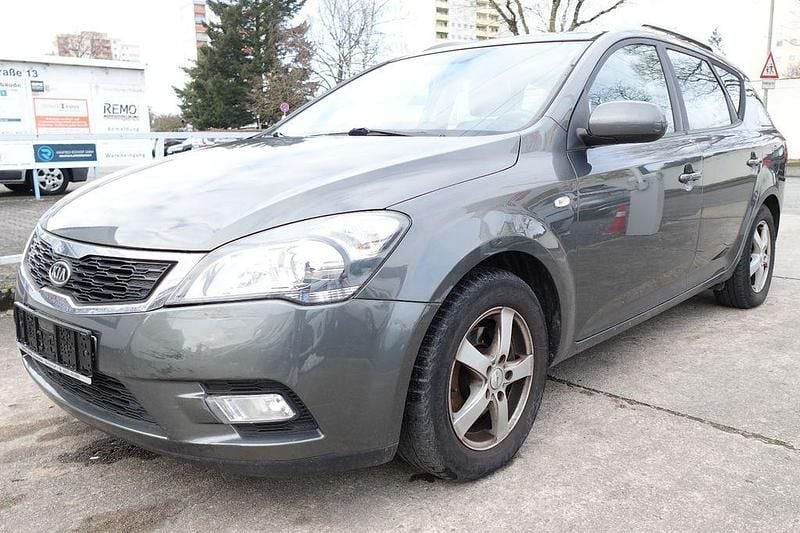 Gebraucht Kia Ceed Sportswagon Vision 109 PS (80 kW) 2010 Grau Kombi