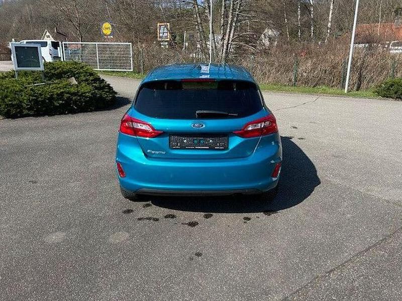 Gebraucht Ford Fiesta Cool & Connect 101 PS (74 kW) 2017 Blau Limousine