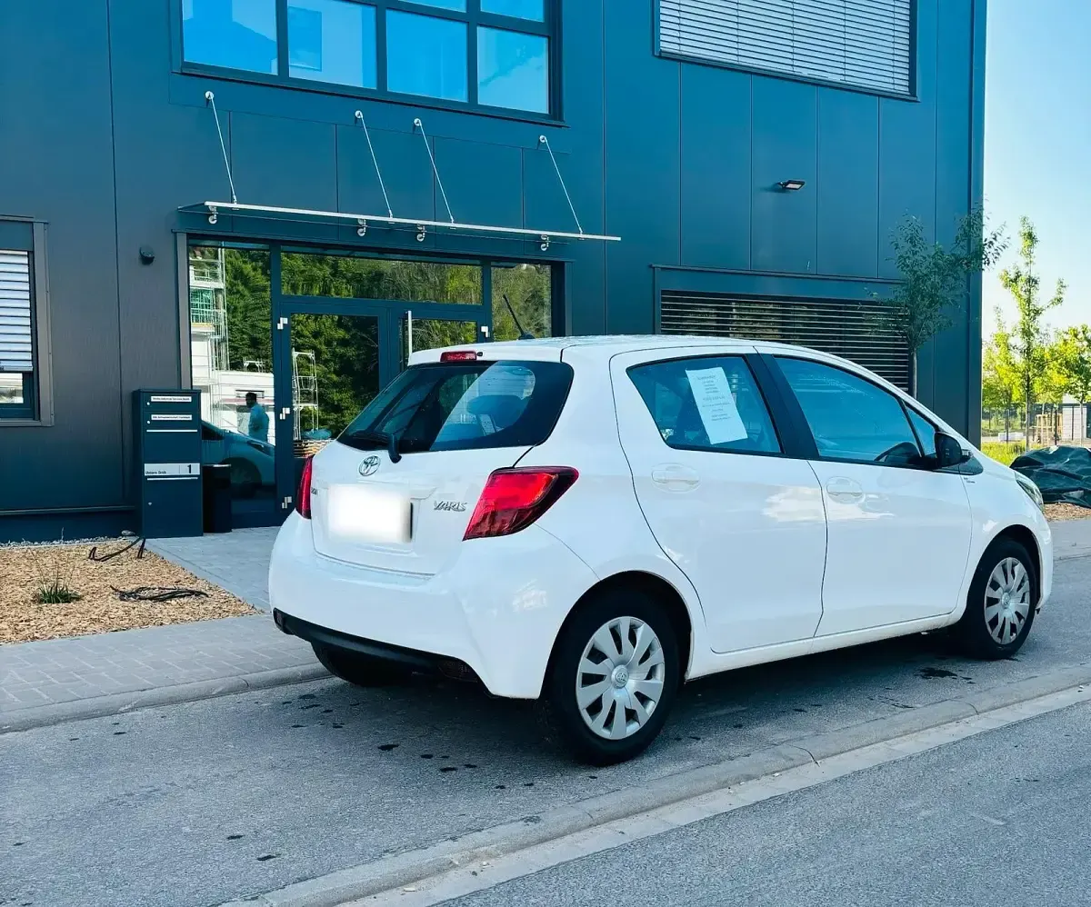 Gebraucht Toyota Yaris 69 PS (50 kW) 2016 Weiß Kleinwagen