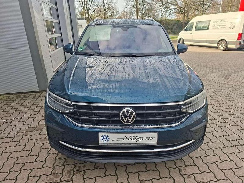 Gebraucht VW Tiguan Active 150 PS (110 kW) 2023 Nightshade blue metallic SUV