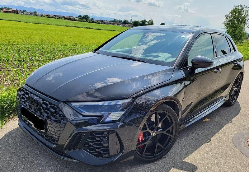 Schwarz Gebraucht 2022 Audi RS3 Ambiente Kleinwagen | 48.911 € (Etwas zu teuer) - Bild 1/4