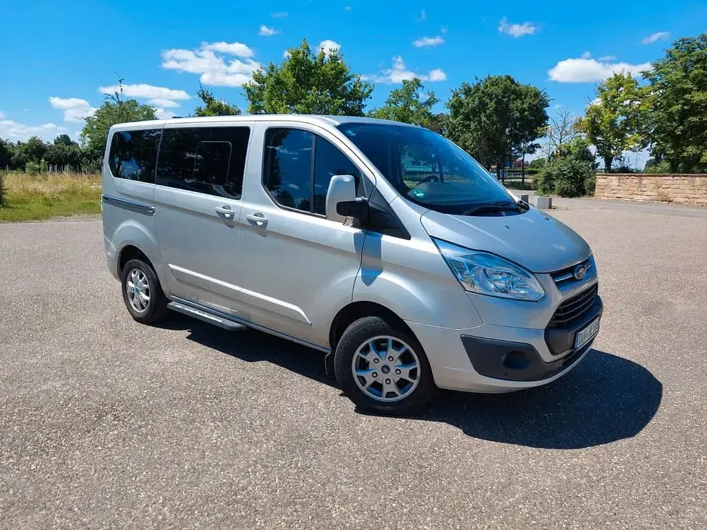 Gebraucht Ford Tourneo Titanium 155 PS (114 kW) 2014 Silber Van / Kleinbus