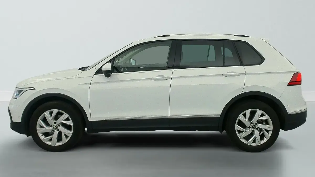 Gebraucht VW Tiguan Active 129 PS (94 kW) 2023 (blanc pur) SUV