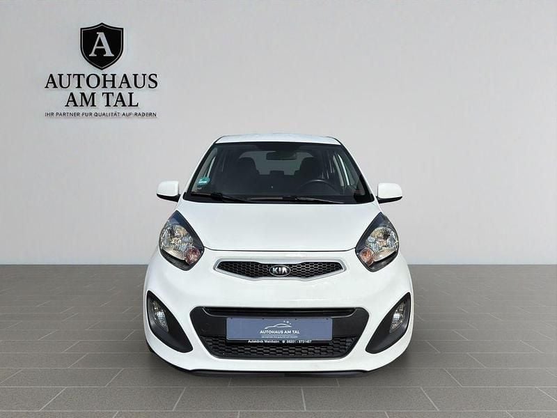 Second-hand Kia Picanto Edition 7 69 CP (50 kW) 2014 Alb Hatchback