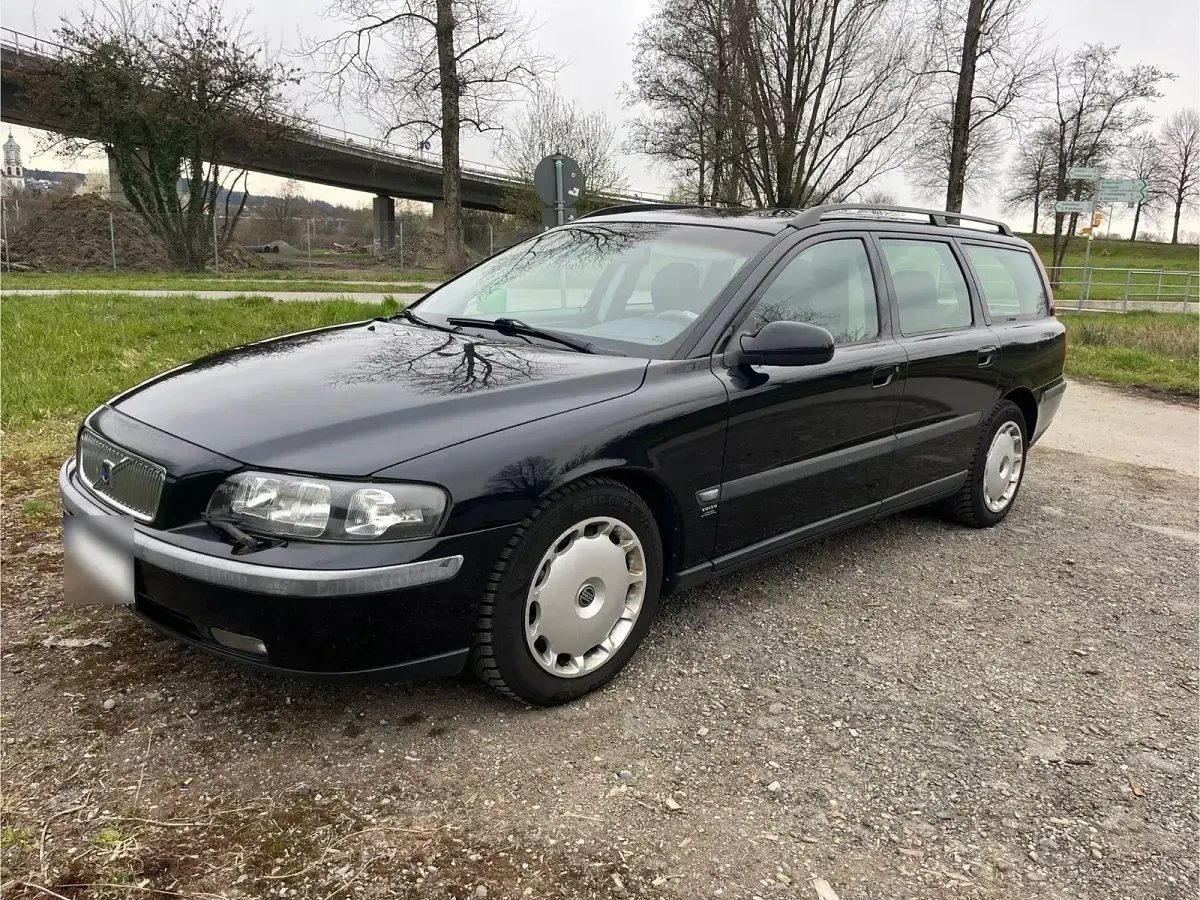 Używany Volvo V70 140 KM (102 kW) 2001 Czarny Kombi