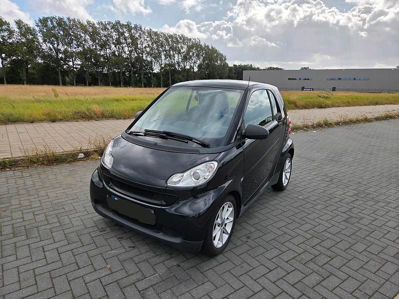 Schwarz Gebraucht 2025 Smart ForTwo Coupé Kleinwagen | 4.350 € - Bild 1/4