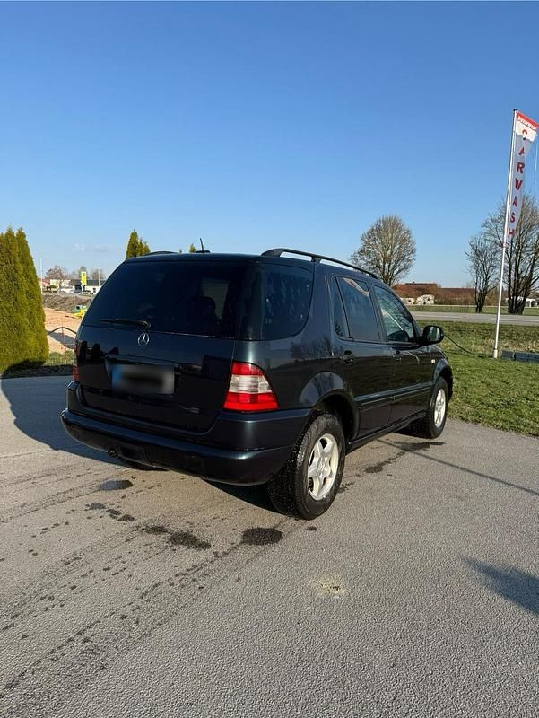 Gebraucht Mercedes ML320 218 PS (160 kW) 2001 Blau SUV