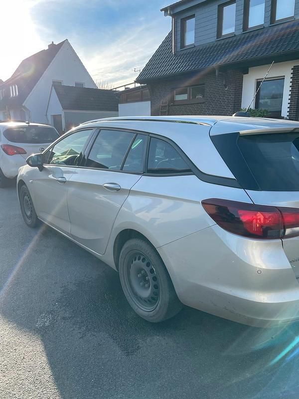 Grau Gebraucht 2021 Opel Astra Kombi | 11.500 € (Superpreis) - Bild 1/4