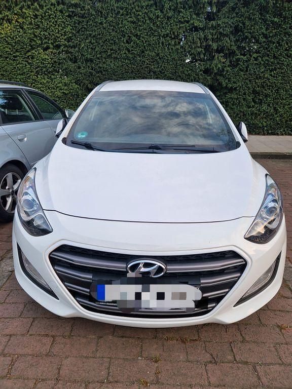 Gebraucht Hyundai i30 Classic 110 PS (80 kW) 2017 Weiß Kombi