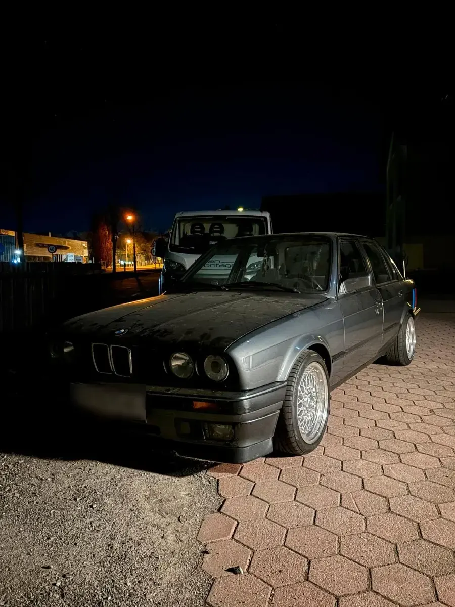 Gebraucht BMW 320 129 PS (94 kW) 1988 Grau Limousine