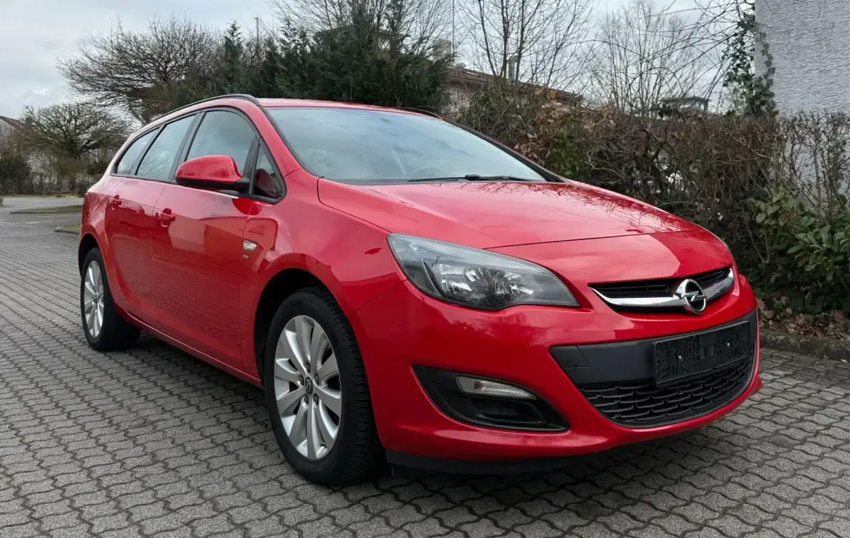 Gebraucht Opel Astra 165 PS (121 kW) 2014 Rot Kombi