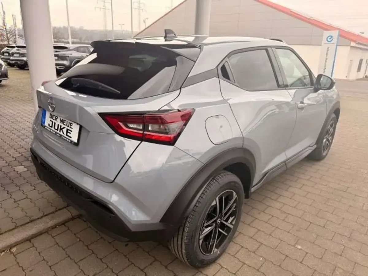 Neu Nissan Juke N-Connecta 114 PS (83 kW) 2026 Grau SUV
