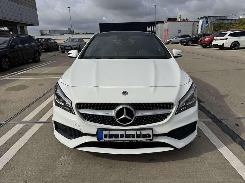 Weiß Gebraucht 2018 Mercedes CLA180 Shooting Brake AMG line Kombi | 18.500 € (Guter Preis) - Bild 1/4