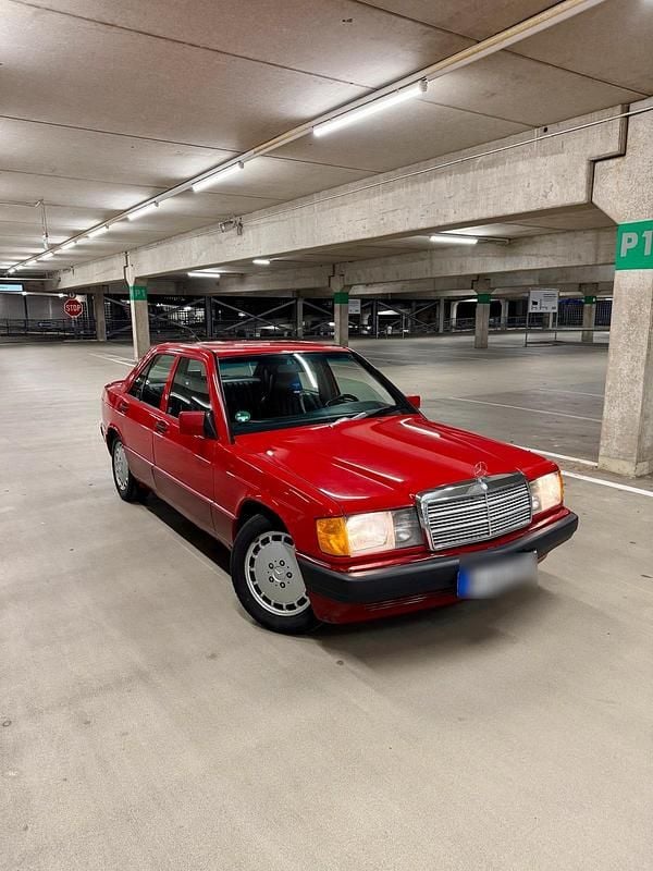 Gebraucht Mercedes 190 131 PS (96 kW) 1991 Rot Limousine