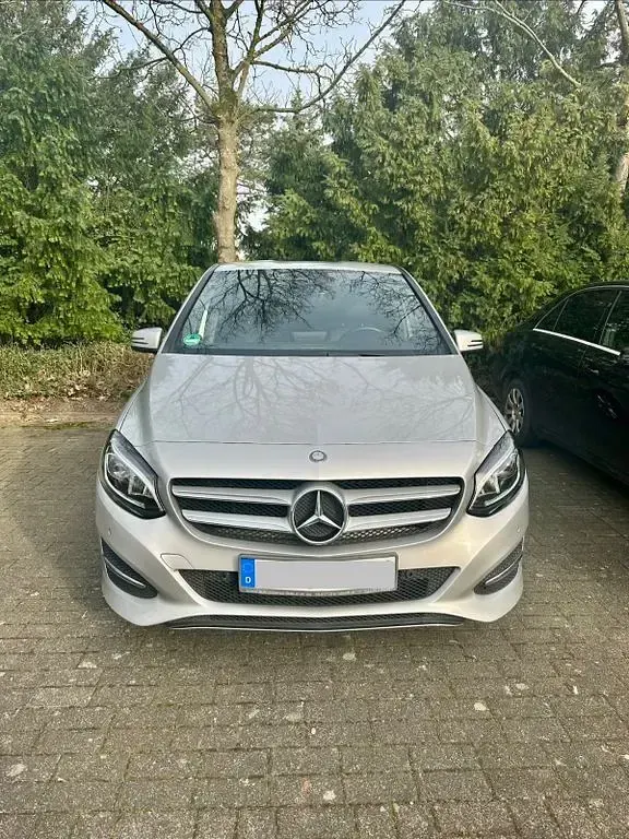 Gebraucht Mercedes B200 136 PS (100 kW) 2015 Silber Kleinwagen