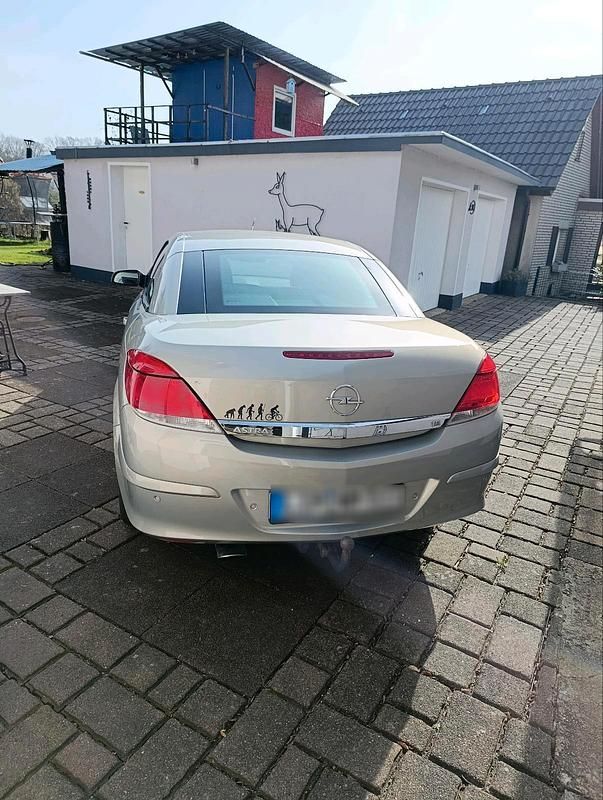 Gebraucht Opel Astra Cabriolet 140 PS (102 kW) 2007 Silber Cabrio
