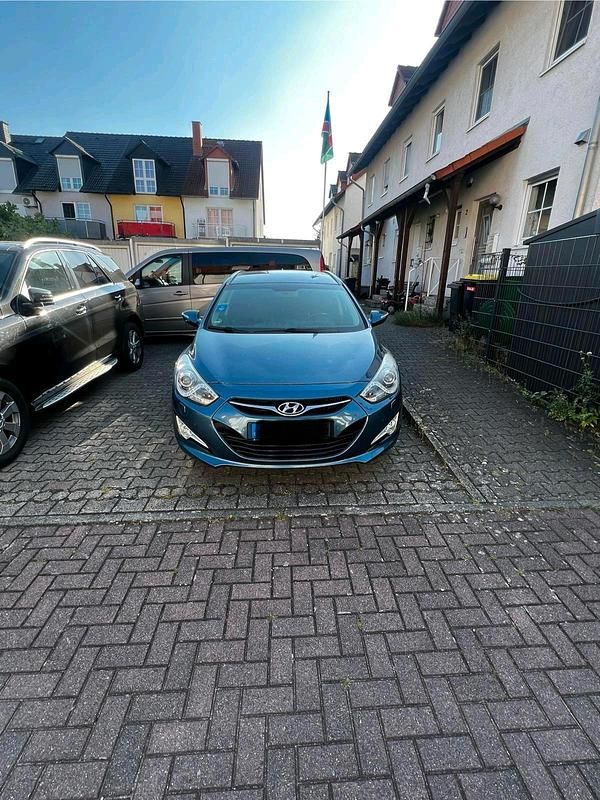 Blau Gebraucht 2015 Hyundai i40 Kombi | 8.200 € (Guter Preis) - Bild 1/4