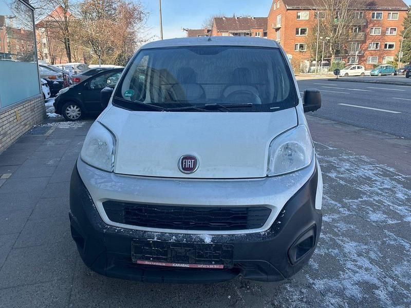 Gebraucht Fiat Fiorino 80 PS (58 kW) 2018 Weiß Van / Kleinbus
