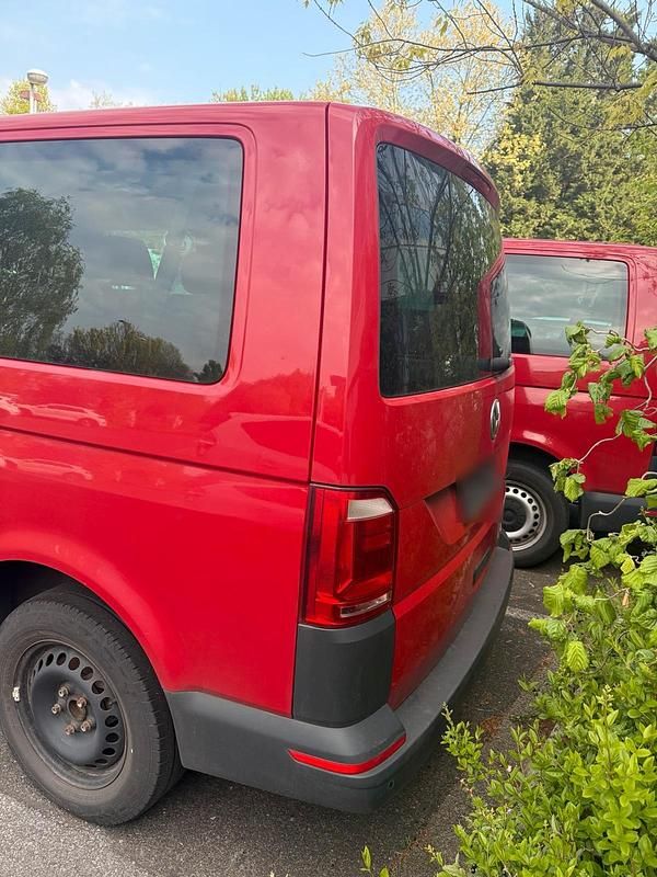 Second-hand VW Multivan 135 CP (99 kW) 2019 Roșu Monovolum