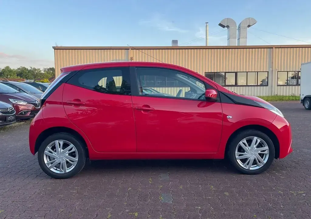 Gebraucht Toyota Aygo X-play 69 PS (50 kW) 2014 Rot Kleinwagen