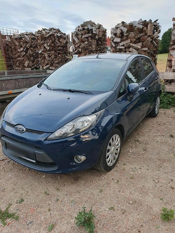 Blau Gebraucht 2012 Ford Fiesta Kleinwagen | 1.995 € - Bild 1/4