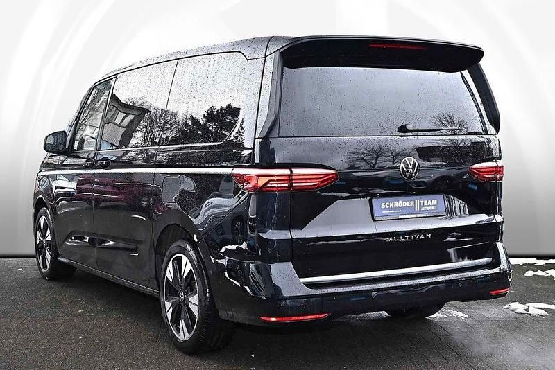 Gebraucht VW Multivan Style 150 PS (110 kW) 2024 Schwarz Van