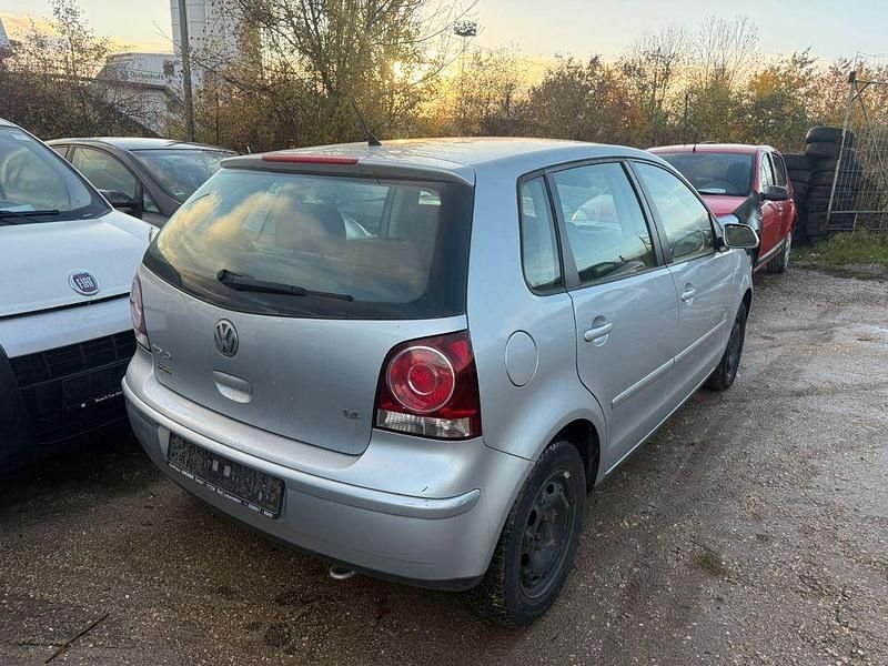 Gebraucht VW Polo 80 PS (58 kW) 2007 Silber Limousine