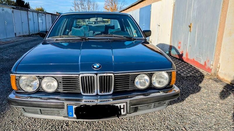 Blau Gebraucht 1985 BMW 732 Limousine | 17.900 € - Bild 1/4