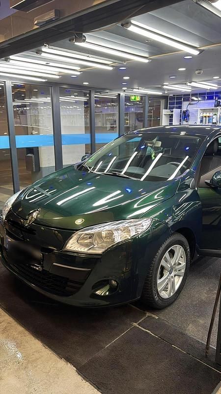 Grün Gebraucht 2009 Renault Mégane GrandTour Kombi | 7.100 € - Bild 1/4