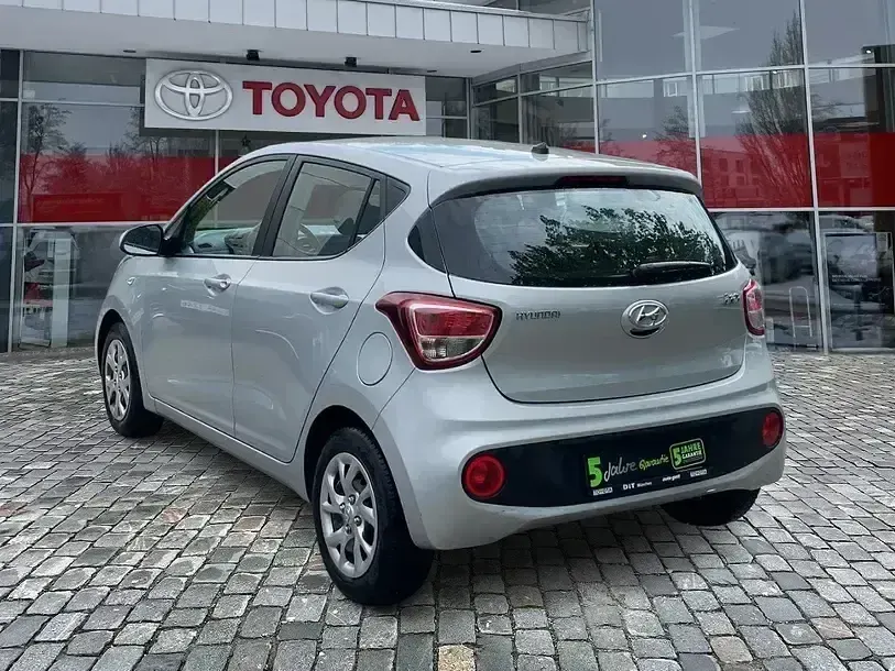 Gebraucht Hyundai i10 Trend 87 PS (63 kW) 2018 Sleek silver / met Kleinwagen