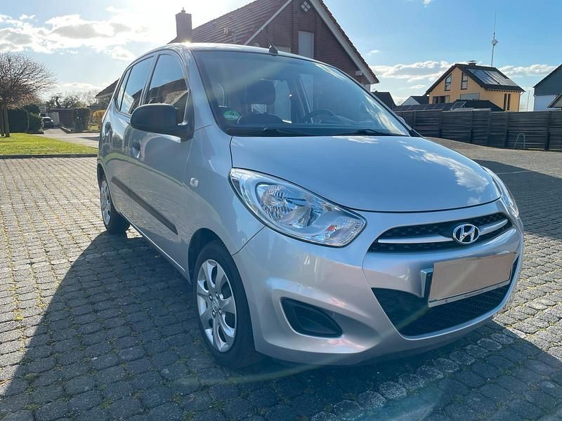 Gebraucht Hyundai i10 69 PS (50 kW) 2012 Silber Kleinwagen