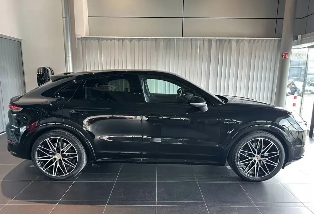 Gebraucht Porsche Cayenne 470 PS (345 kW) 2025 Schwarz SUV