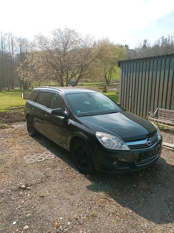 Gebraucht Opel Astra 125 PS (91 kW) 2010 Schwarz Kombi