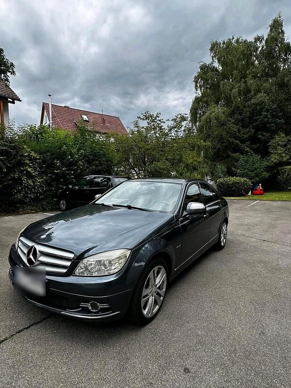 Grau Gebraucht 2007 Mercedes C200 Avantgarde Limousine | 4.500 € (Fairer Preis) - Bild 1/4