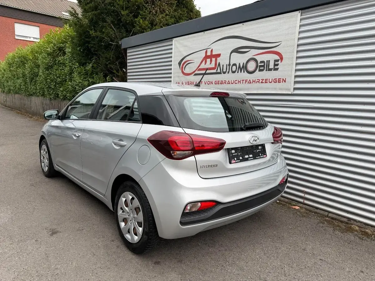 Gebraucht Hyundai i20 Select 84 PS (61 kW) 2021 Kleinwagen