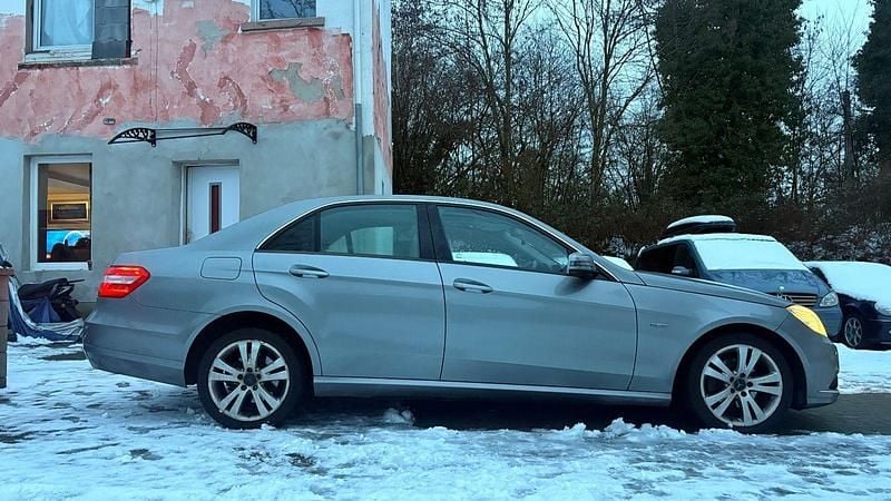 Gebraucht Mercedes E220 170 PS (125 kW) 2009 Grau Limousine
