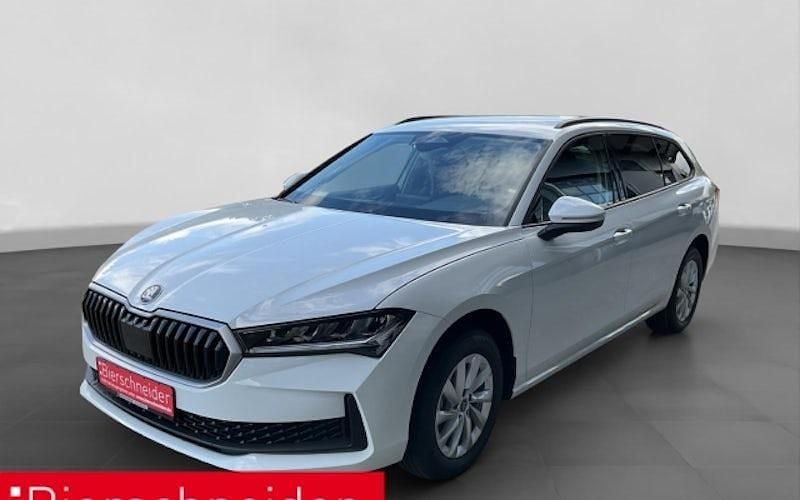 Weiss Neu 2025 Skoda Superb Essence Kombi | 40.990 € (Guter Preis) - Bild 1/4