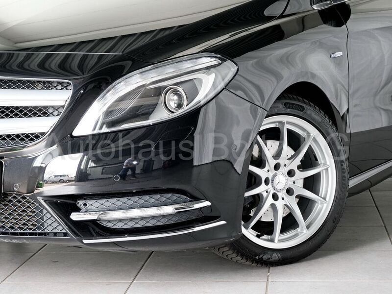 Gebraucht Mercedes B200 156 PS (114 kW) 2012 Schwarz Van / Kleinbus