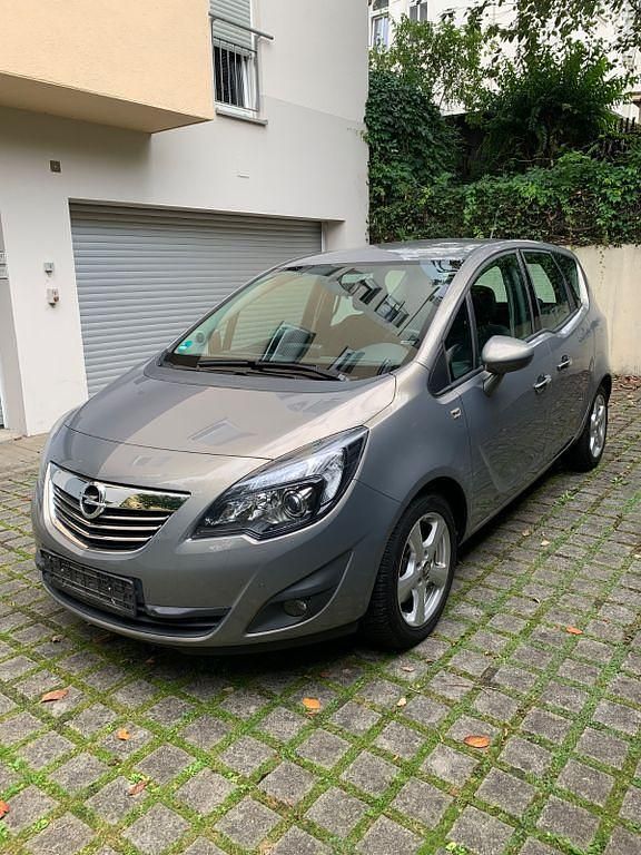 Beige Gebraucht 2010 Opel Meriva Innovation Van / Kleinbus | 5.700 € (Fairer Preis) - Bild 1/4