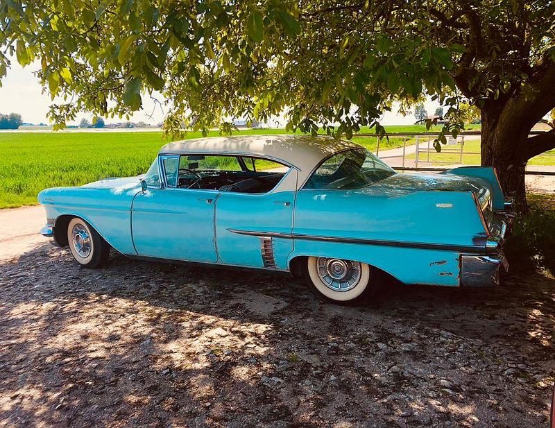 Second-hand Cadillac Deville 325 CP (239 kW) 1957 Berlinǎ