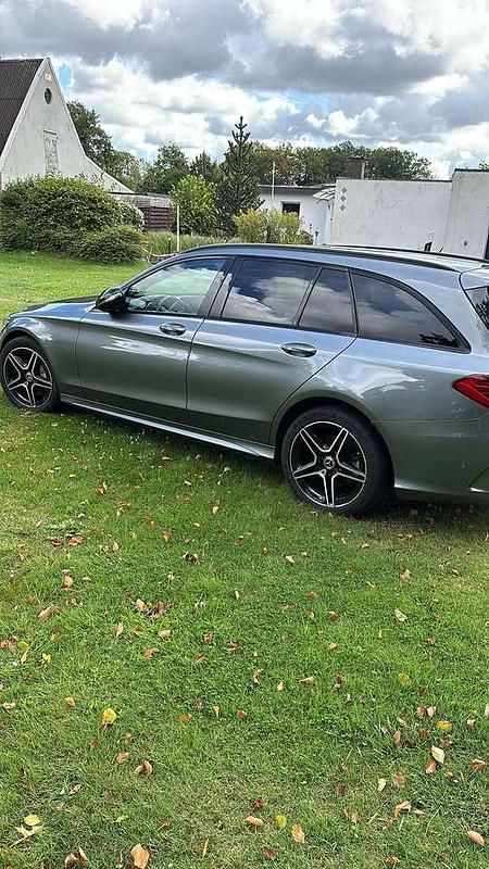 Gebraucht 2019 Mercedes C180 AMG line Kombi | 22.500 € (Teuer) - Bild 1/4