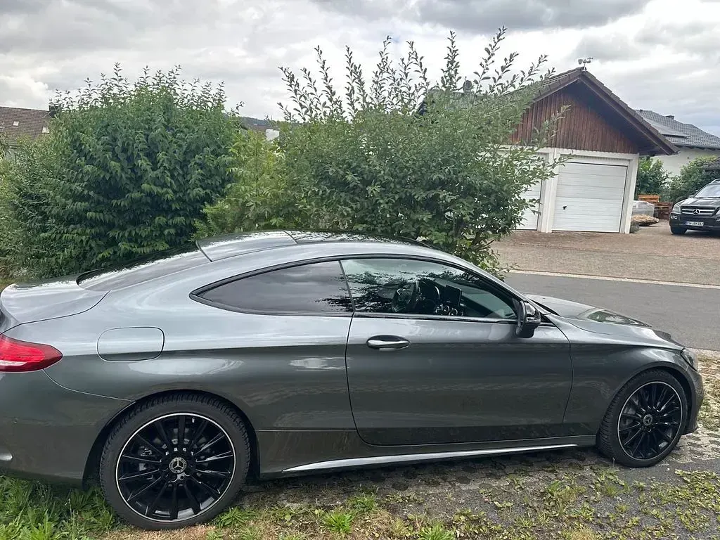 Gebraucht Mercedes C200 184 PS (135 kW) 2018 Grau Coupé