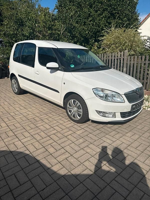 Weiß Gebraucht 2010 Skoda Roomster Kombi | 2.300 € (Guter Preis) - Bild 1/4