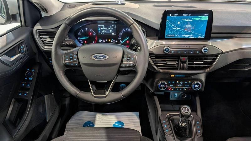 Gebraucht Ford Focus Titanium 125 PS (91 kW) 2019 Silber Kombi