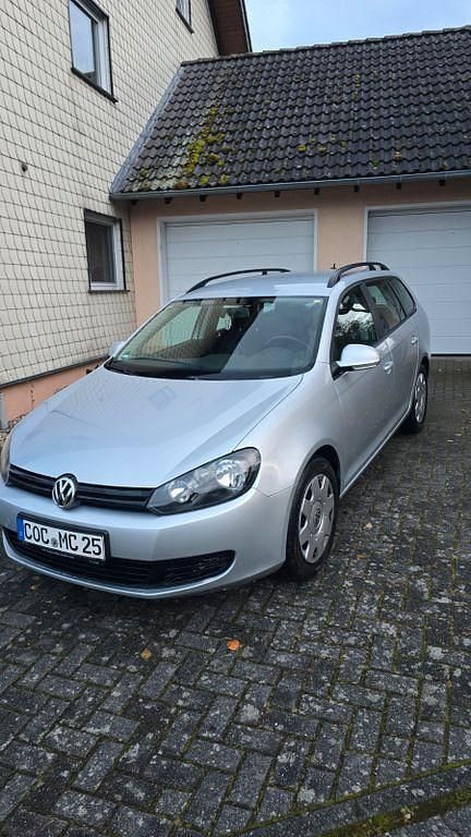 Silber Gebraucht 2013 VW Golf VII Comfortline Limousine | 6.990 € (Guter Preis) - Bild 1/4