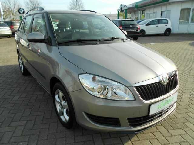 Gebraucht Skoda Fabia Ambiente 105 PS (77 kW) 2011 Beige metallic Kleinwagen